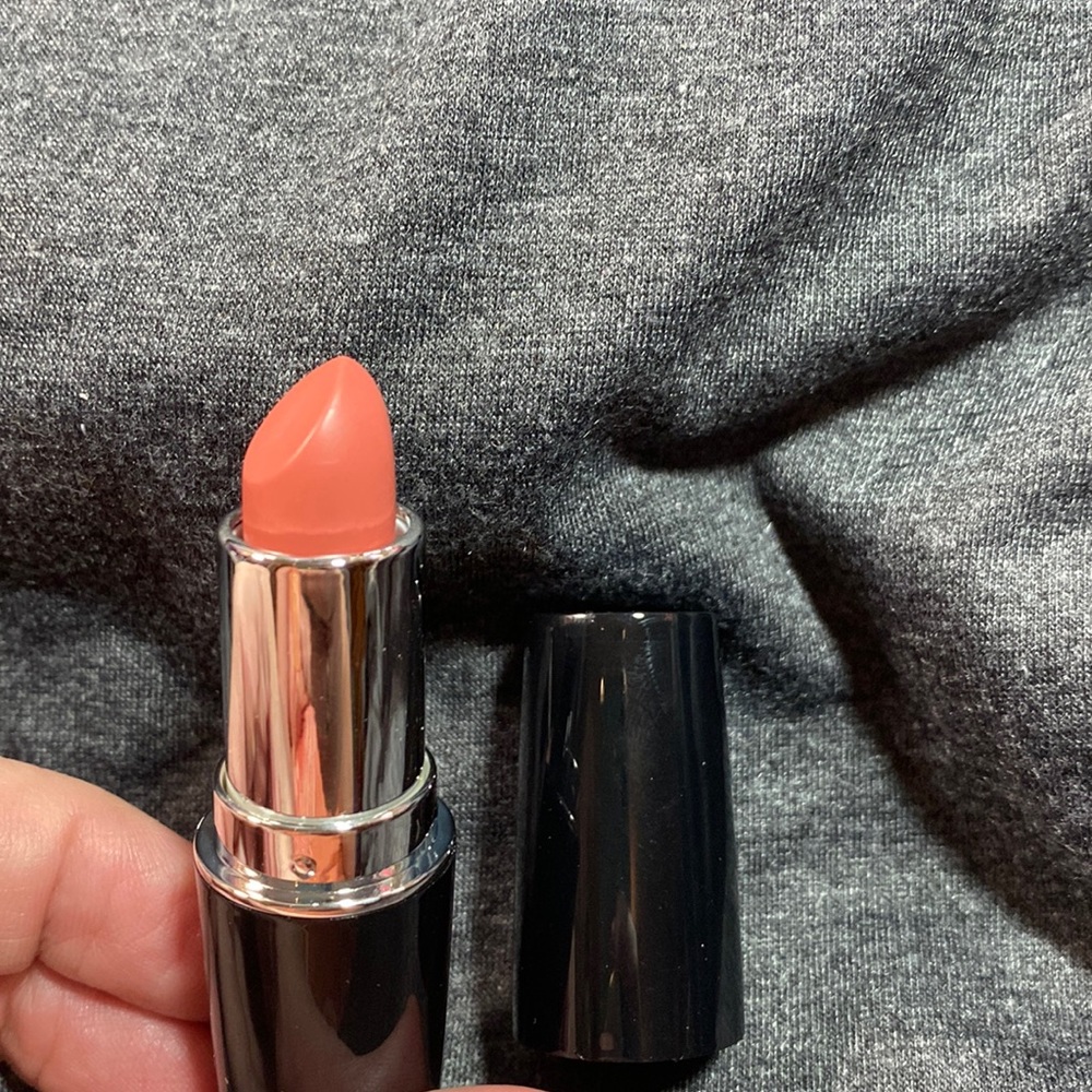 Farmasi intense color lipstick.